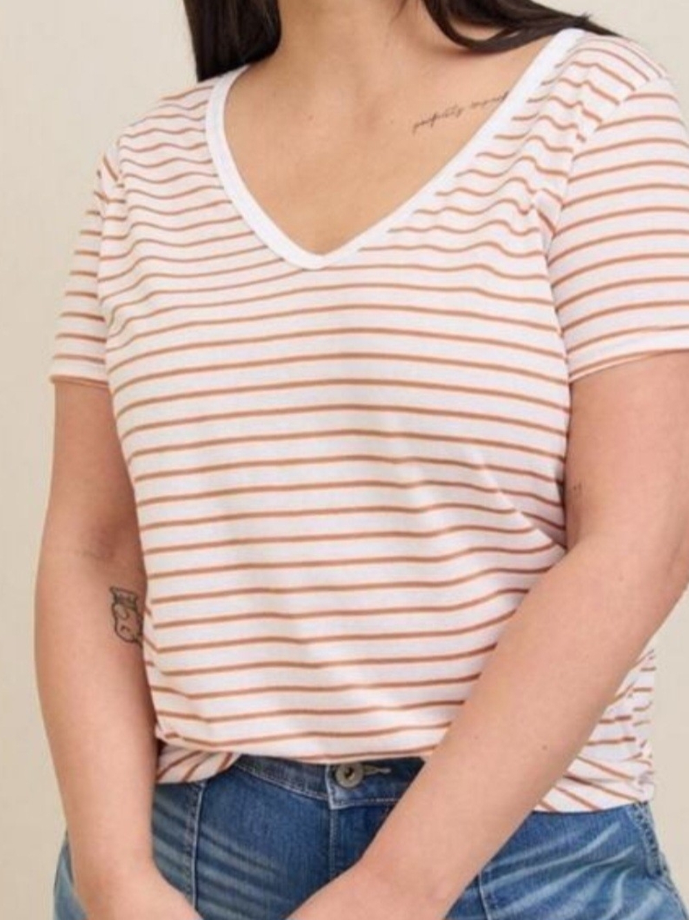 Torrid NWOT Sz 2 White V-Neck Tee with Tan Stripes